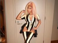 Nicki Minaj z piersiami na wierzchu w kreacji